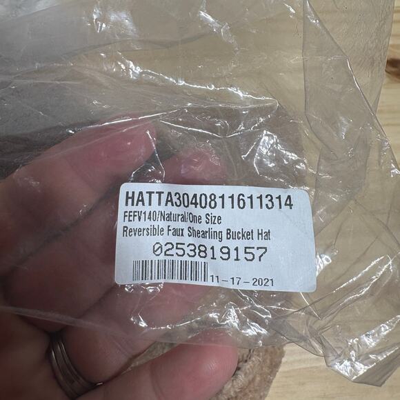 Hat Attack Womens One Size Reversible Faux Shearling Bucket Hat Natural - Picture 7 of 7